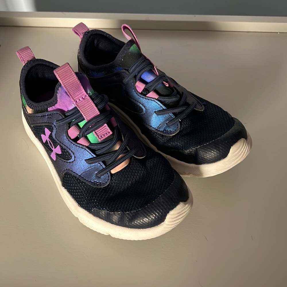 Kids size 1 under armour sneakers
